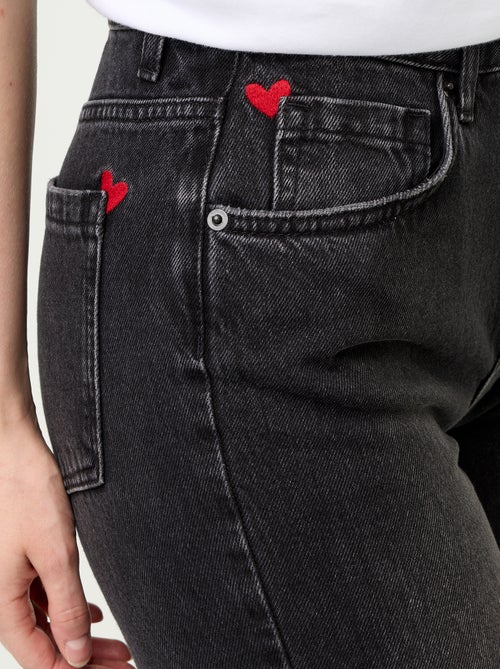 High-waisted flare jeans with 'heart' embroidery - Kiabi High-waisted flare jeans with 'heart' embroidery - Kiabi