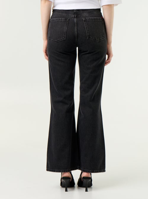 High-waisted flare jeans with 'heart' embroidery - Kiabi High-waisted flare jeans with 'heart' embroidery - Kiabi