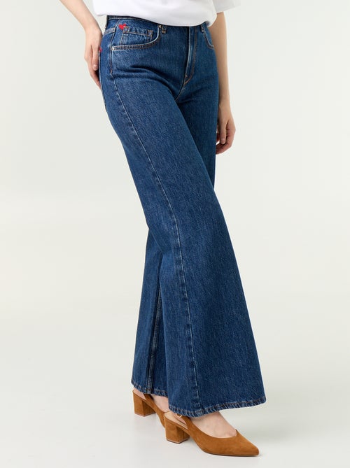 High-waisted flare jeans with 'heart' embroidery - Kiabi High-waisted flare jeans with 'heart' embroidery - Kiabi