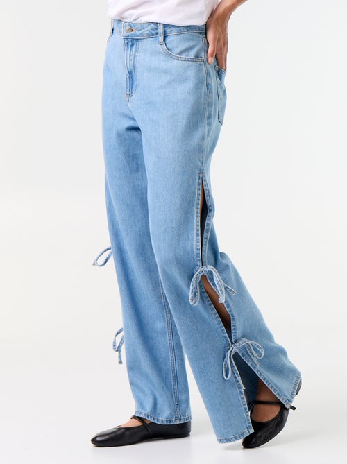 Jeans wide leg a gamba larga con nodi fantasia al fondo - Kiabi Jeans wide leg a gamba larga con nodi fantasia al fondo - Kiabi