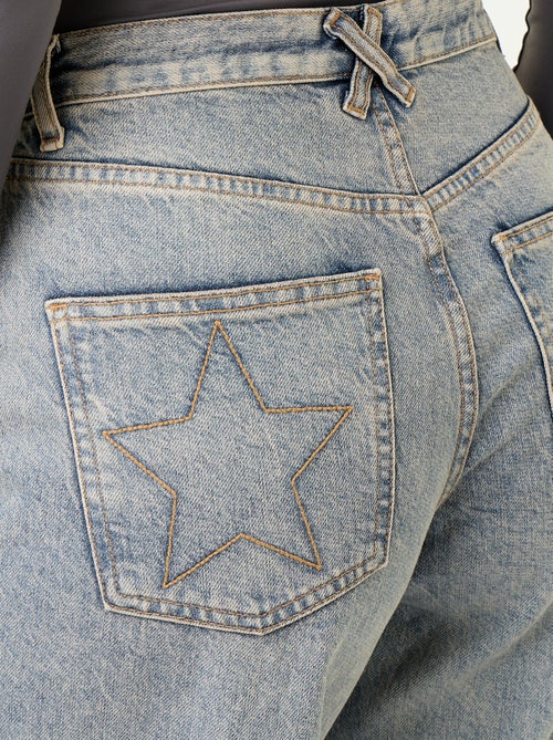 Jeans wide leg con stelle ricamate sulle tasche posteriori - Kiabi