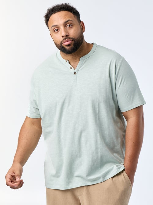 Jersey T-shirt with Henley collar and short sleeves - Kiabi Jersey T-shirt with Henley collar and short sleeves - Kiabi