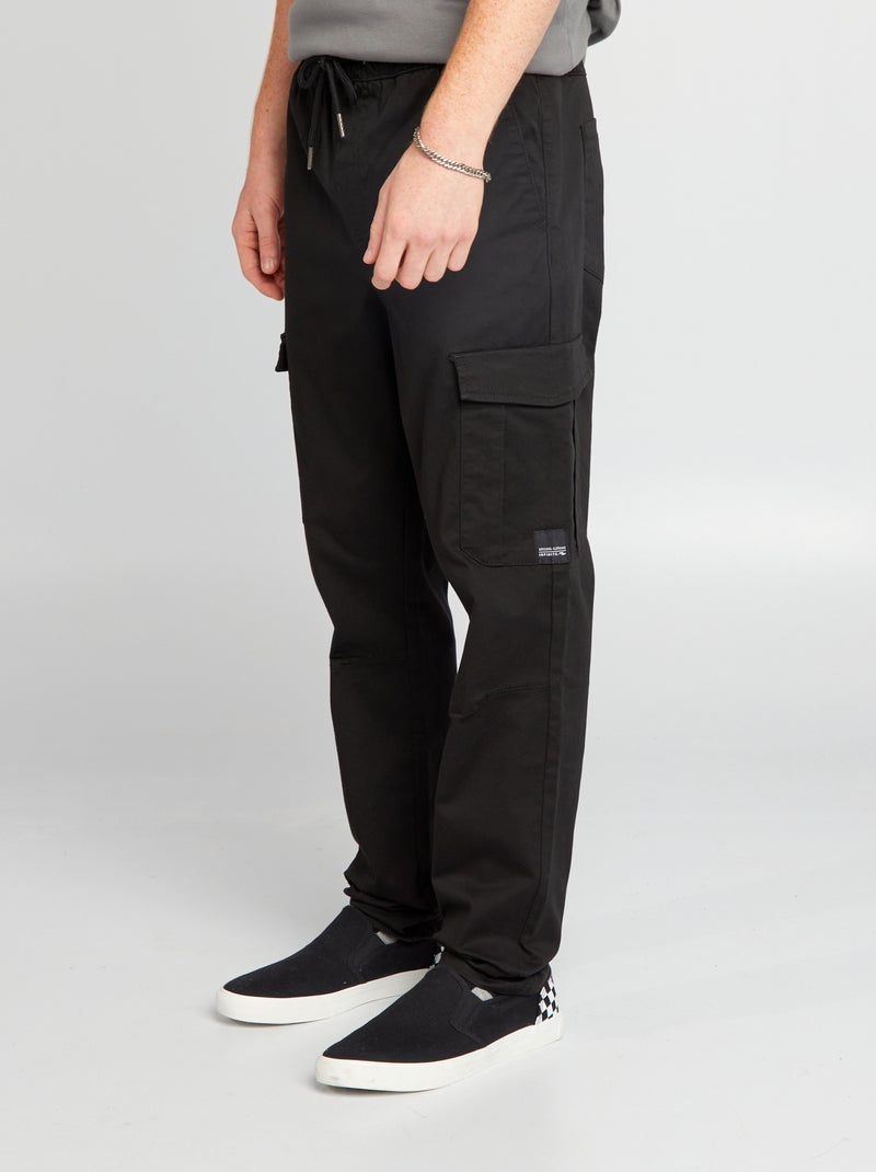 Jogpant avec poches à rabat Noir - Kiabi