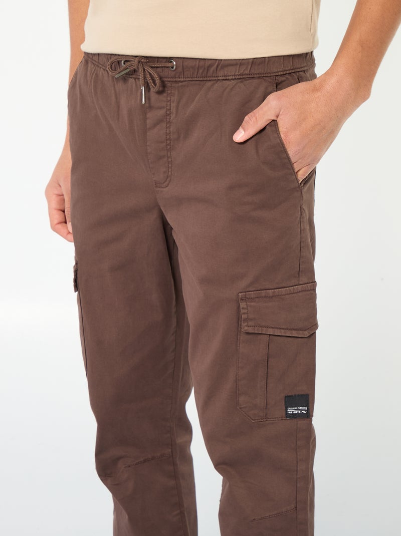 Jogpant con tasche con patta Marrone - Kiabi