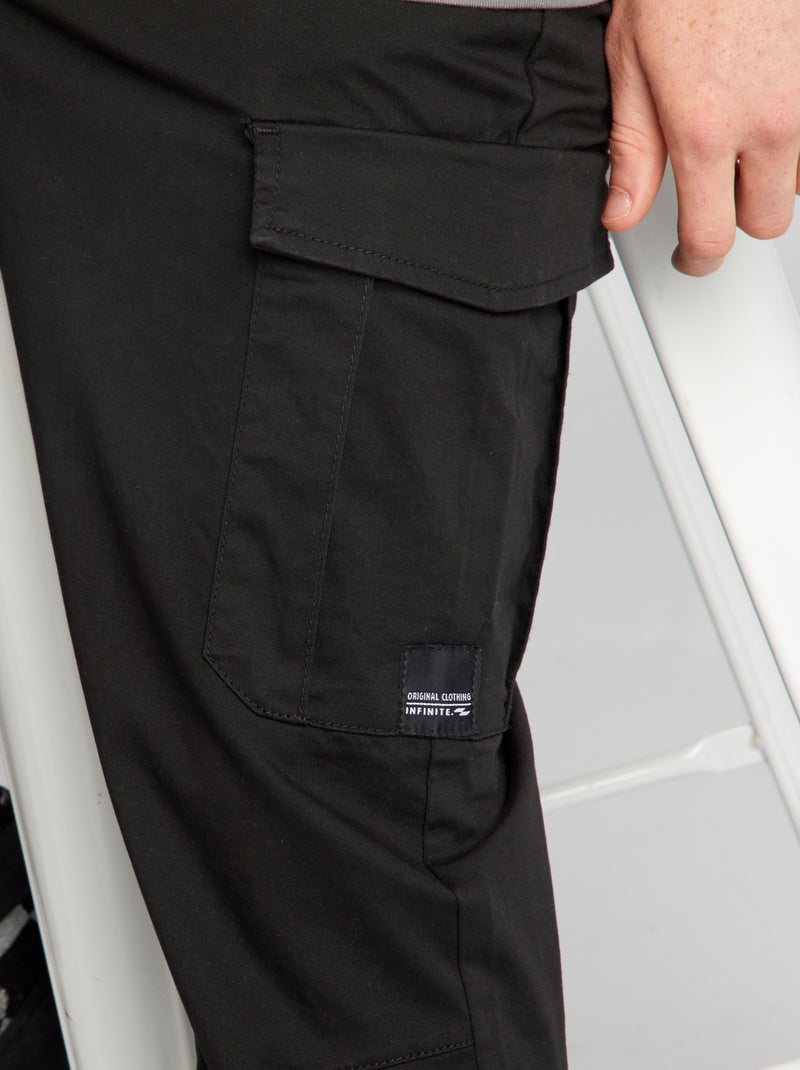 Jogpant con tasche con patta nero - Kiabi