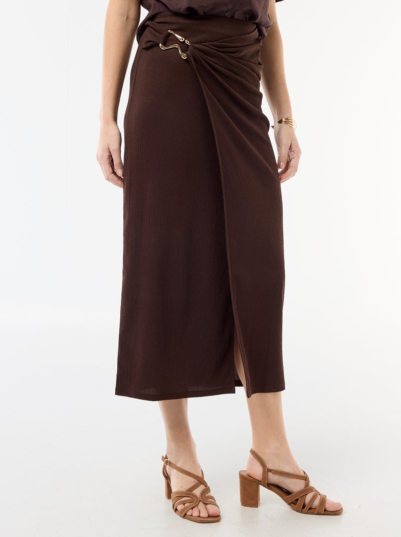Jupe longue avec boucle dorée à la taille Marron - Kiabi