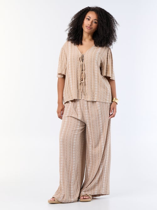 Kurzarm-Bluse mit Schleifen und Stickereien - Kiabi Kurzarm-Bluse mit Schleifen und Stickereien - Kiabi