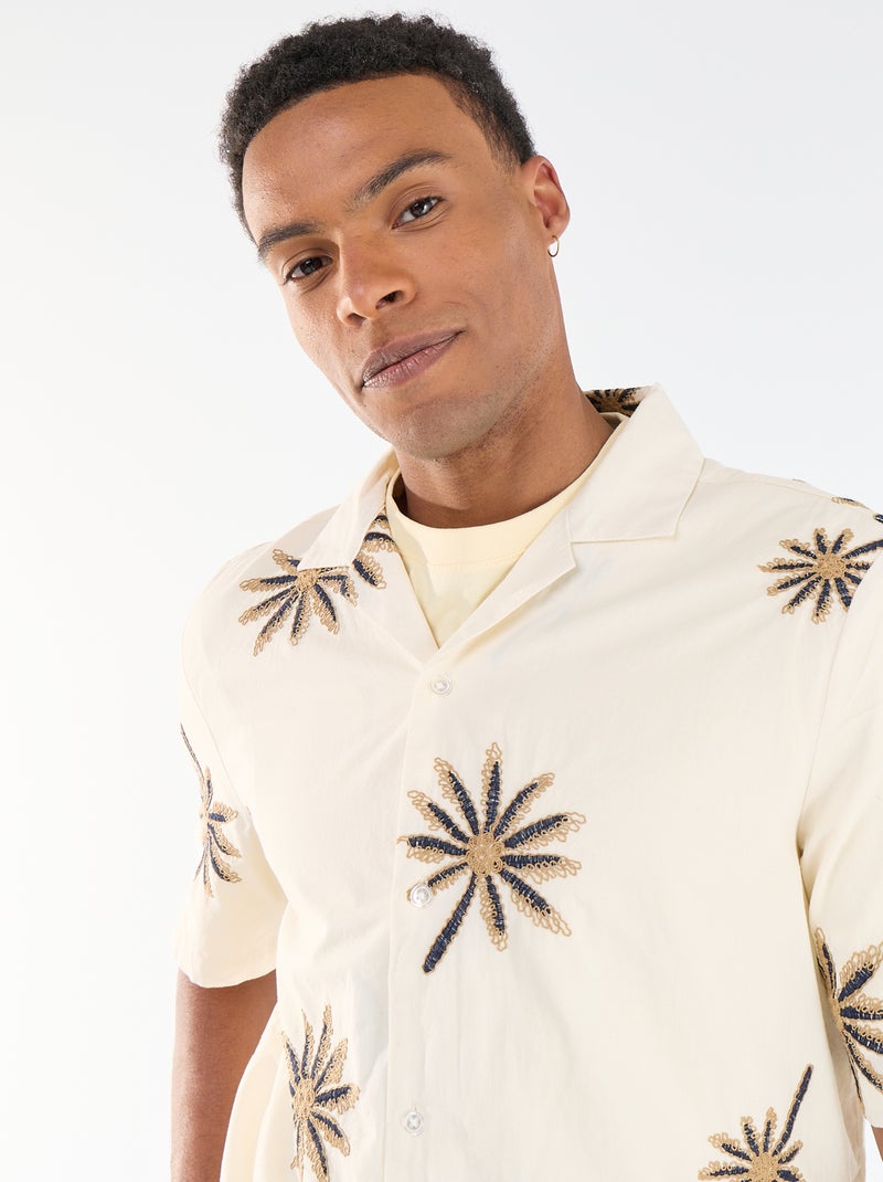 Kurzarmhemd mit Stickmuster Beige - Kiabi