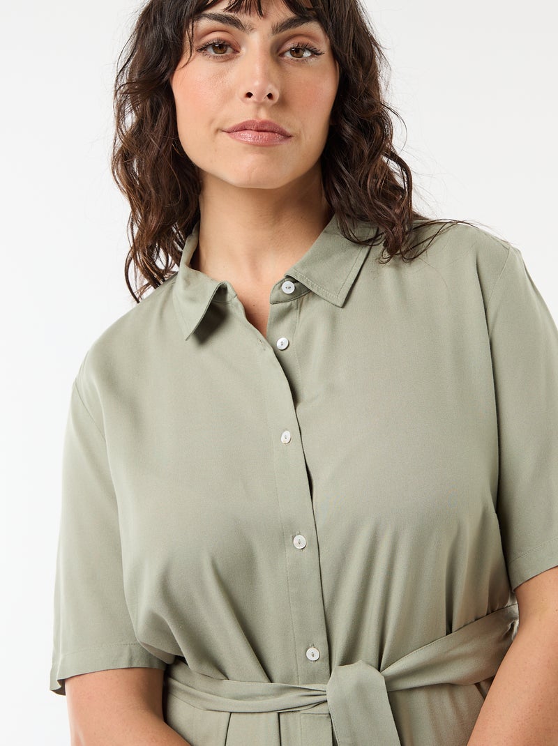 Kurzärmliges Hemdblusenkleid mit Taillengürtel Grün - Kiabi