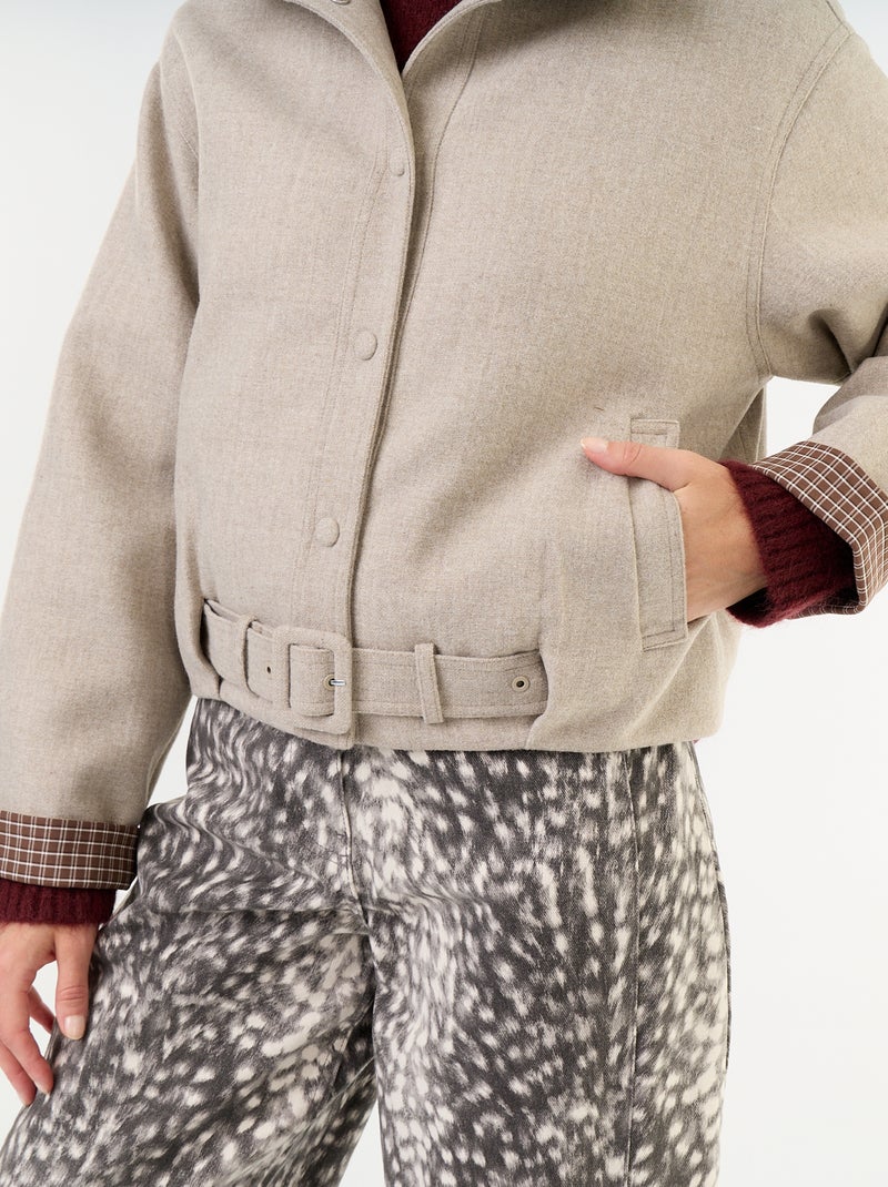 Kurze Jacke in Woll-Optik mit integriertem Gürtel Beige - Kiabi