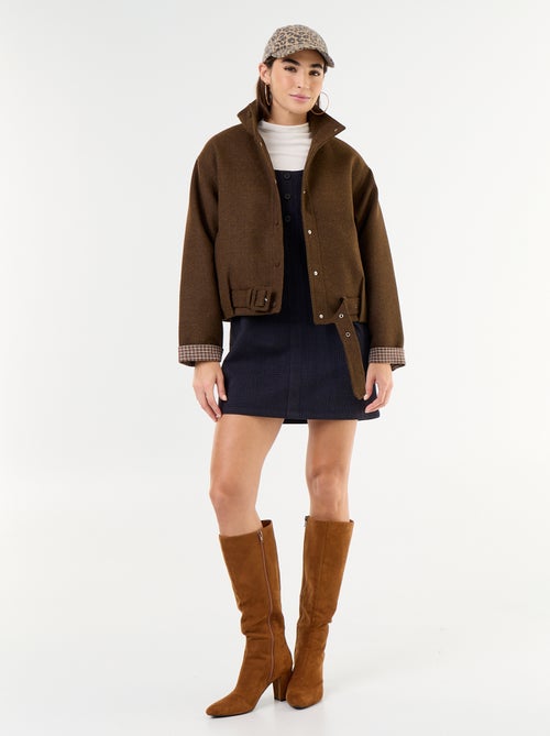 Kurze Jacke in Woll-Optik mit integriertem Gürtel - Kiabi