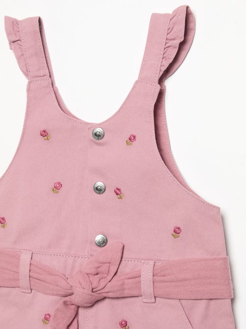 Kurzer Overall mit Stickereien - Kiabi