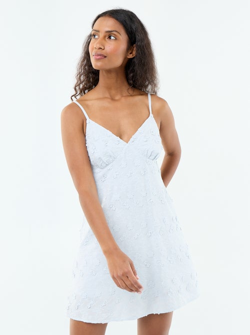 Kurzes Kleid mit Spaghettiträgern und Allover-Stickereien - Kiabi Kurzes Kleid mit Spaghettiträgern und Allover-Stickereien - Kiabi