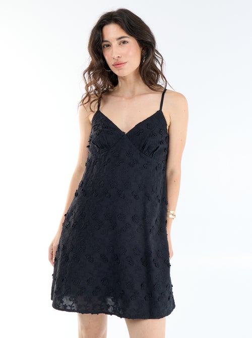 Kurzes Kleid mit Spaghettiträgern und Allover-Stickereien - Kiabi Kurzes Kleid mit Spaghettiträgern und Allover-Stickereien - Kiabi