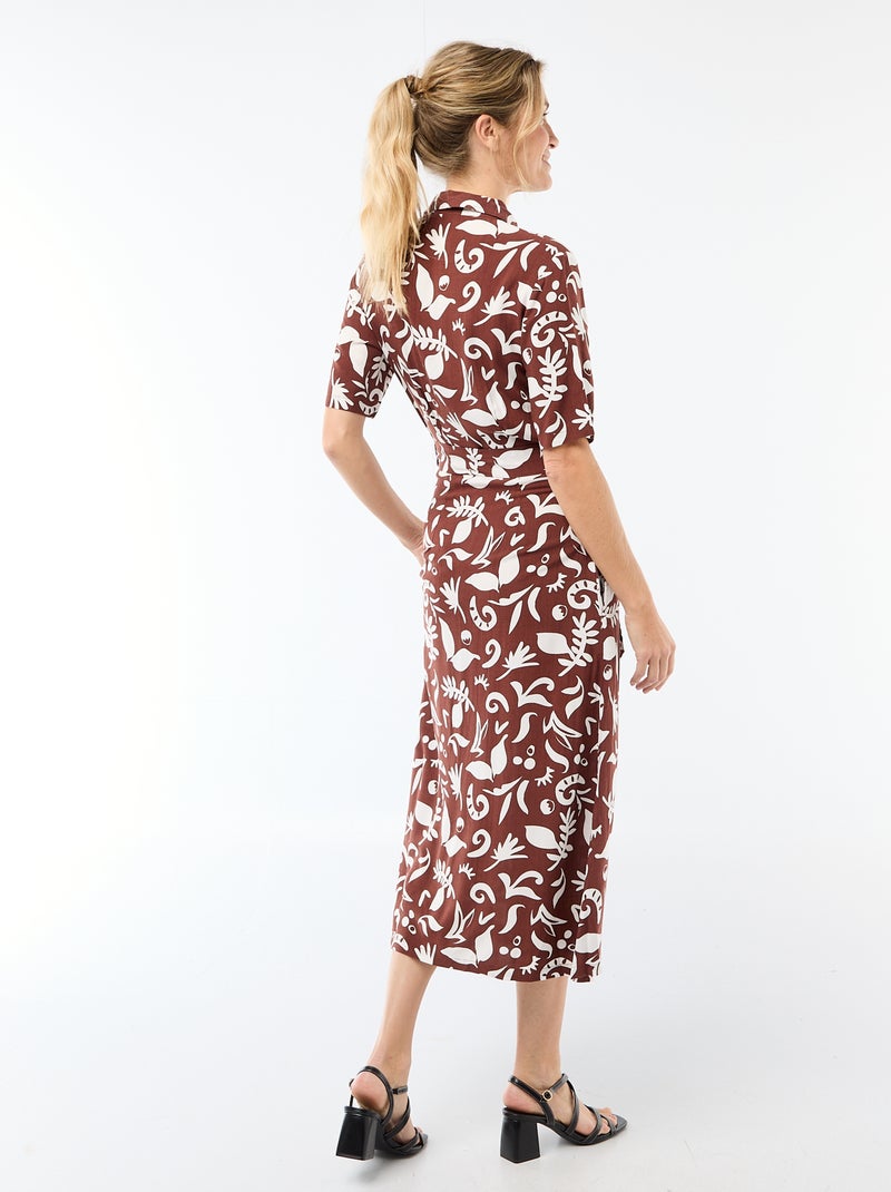 Langes Hemdblusenkleid mit Allover-Muster und Bindegürtel Braun - Kiabi