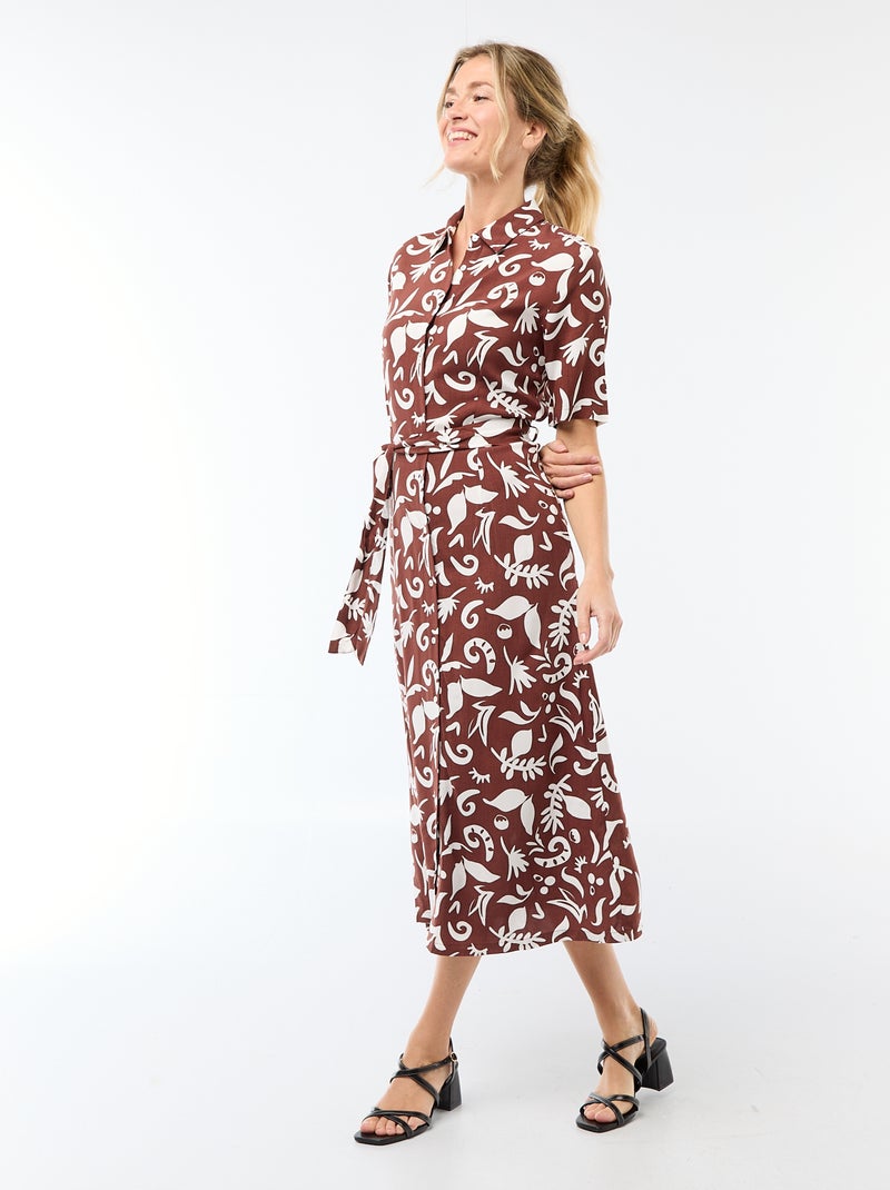 Langes Hemdblusenkleid mit Allover-Muster und Bindegürtel Braun - Kiabi