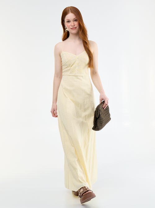 Langes Kleid mit schmalen Trägern und Stickereien - Kiabi Langes Kleid mit schmalen Trägern und Stickereien - Kiabi