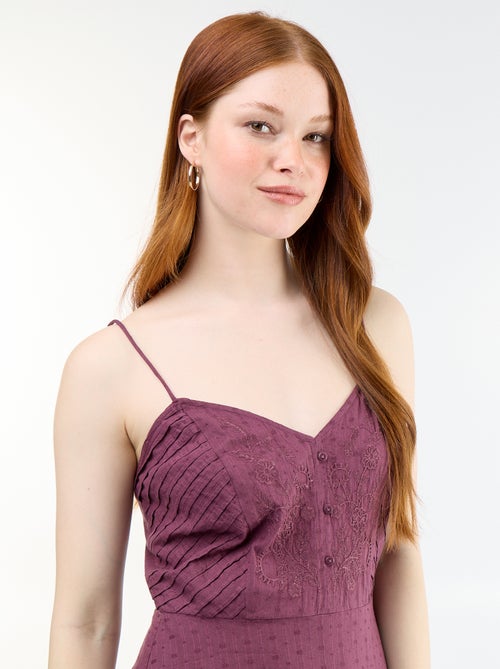 Langes Kleid mit schmalen Trägern und Stickereien - Kiabi Langes Kleid mit schmalen Trägern und Stickereien - Kiabi
