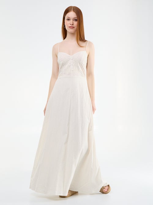 Langes Kleid mit schmalen Trägern und Stickereien - Kiabi Langes Kleid mit schmalen Trägern und Stickereien - Kiabi
