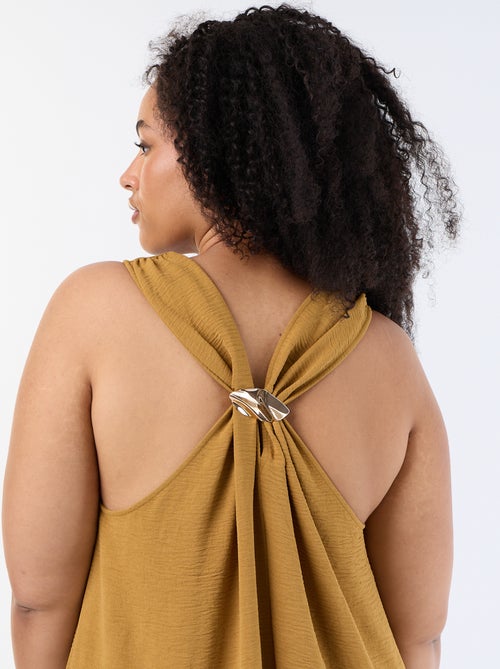 Langes Kleid mit Waffelstruktur und goldenem Schmuckdetail - Kiabi