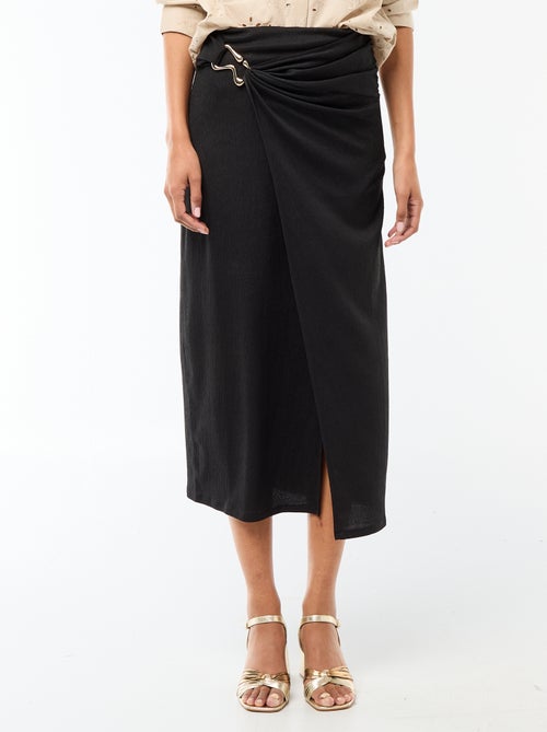 Long skirt with gold buckle at the waist - Kiabi