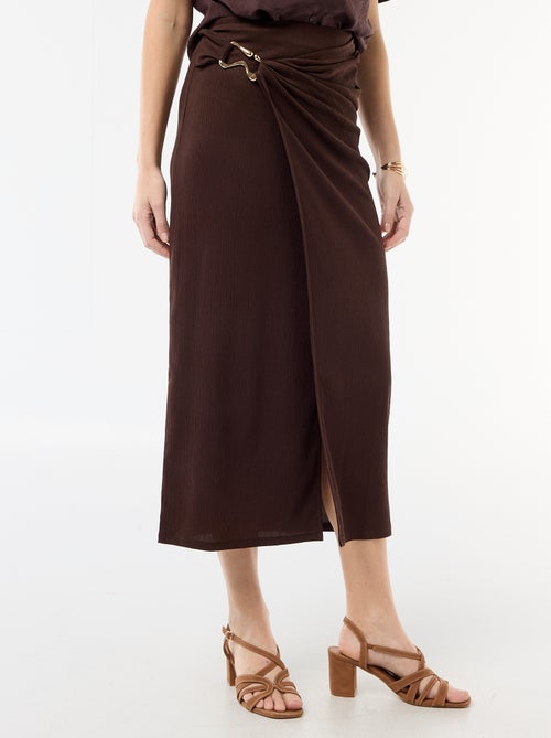 Long skirt with gold buckle at the waist - Kiabi