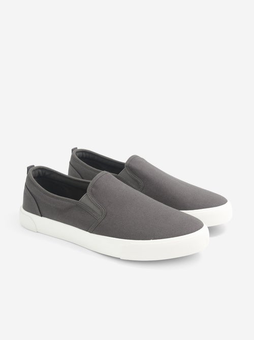 Low-top slip-on sneakers - Kiabi