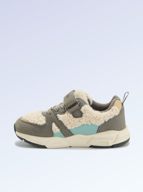 Low-top sneakers in suede-effect and sheepskin-effect - Kiabi Low-top sneakers in suede-effect and sheepskin-effect - Kiabi