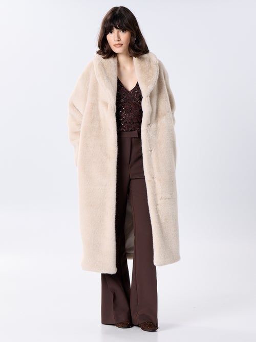 Manteau long en fausse fourrure - Kiabi