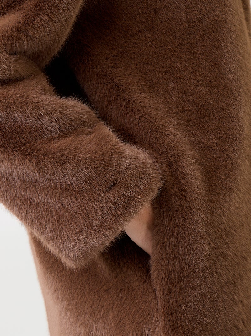 Manteau long en fausse fourrure Marron - Kiabi