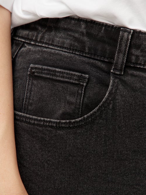 Mom-Jeans mit hohem Bund, 5 Taschen - L32 - Kiabi Mom-Jeans mit hohem Bund, 5 Taschen - L32 - Kiabi