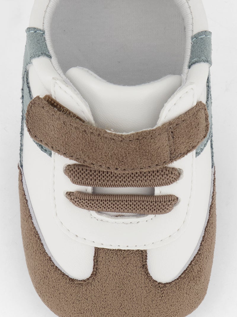 Niedrige Sneakers mit Klett- und Schnürverschluss Marron - Kiabi