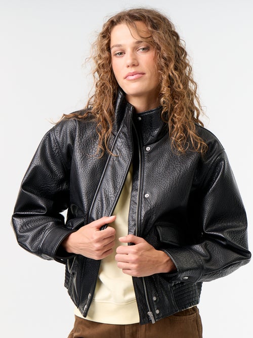 Oversize-Jacke aus Kunstleder mit Stehkragen - Kiabi Oversize-Jacke aus Kunstleder mit Stehkragen - Kiabi
