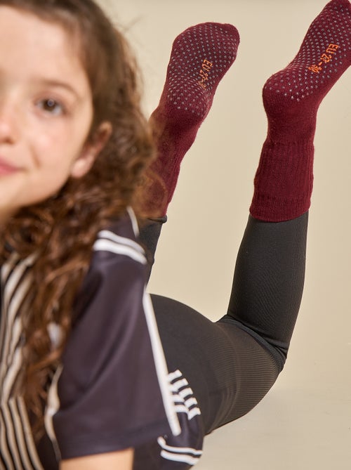 Pack of 2 pairs of anti-slip socks - Kiabi Pack of 2 pairs of anti-slip socks - Kiabi