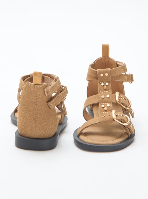 Paire de sandales plates avec brides clous - Kiabi