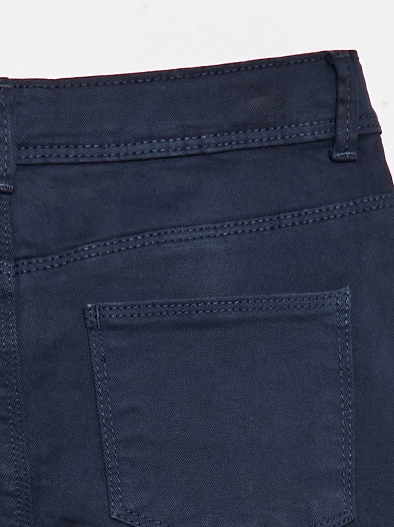 Pantacourt in denim con finiture a taglio vivo Blu - Kiabi
