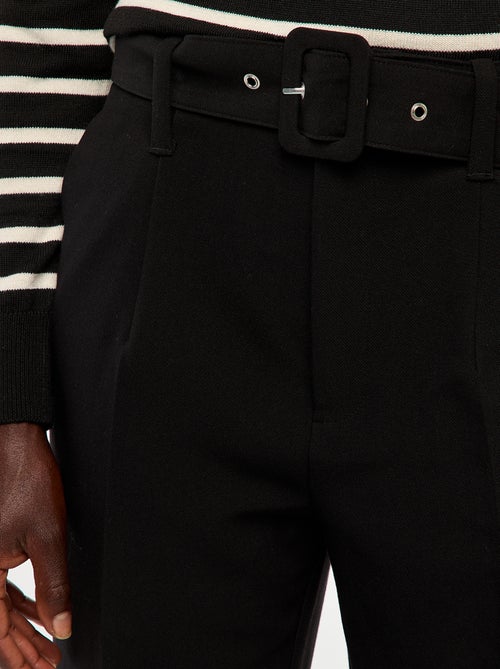 Pantalon carotte fluide avec ceinture à boucle - Kiabi