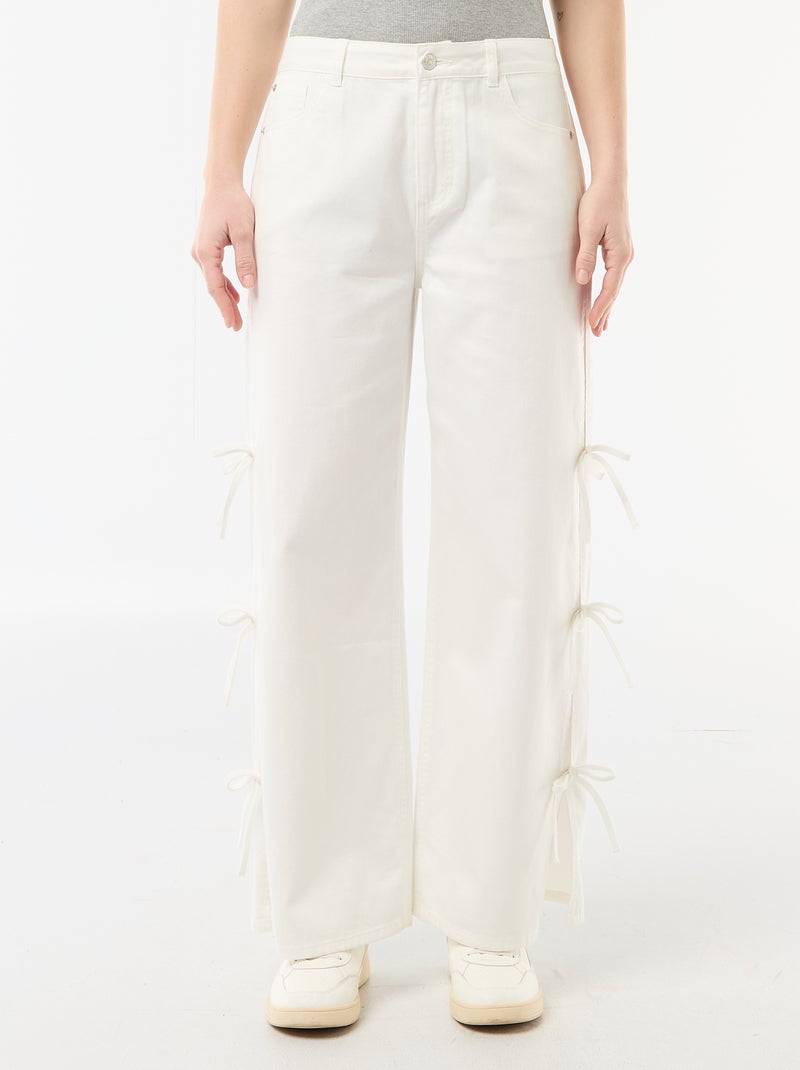 Pantalon en twill avec noeuds sur côtés Blanc - Kiabi