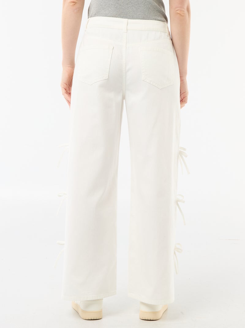 Pantalon en twill avec noeuds sur côtés Blanc - Kiabi