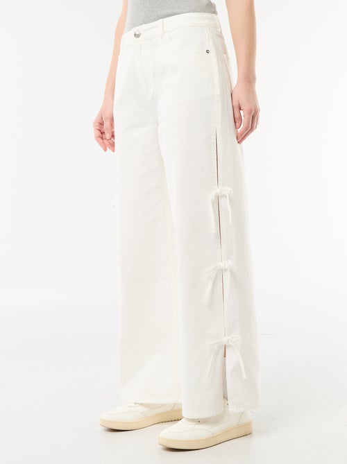 Pantalon en twill avec noeuds sur côtés - Kiabi