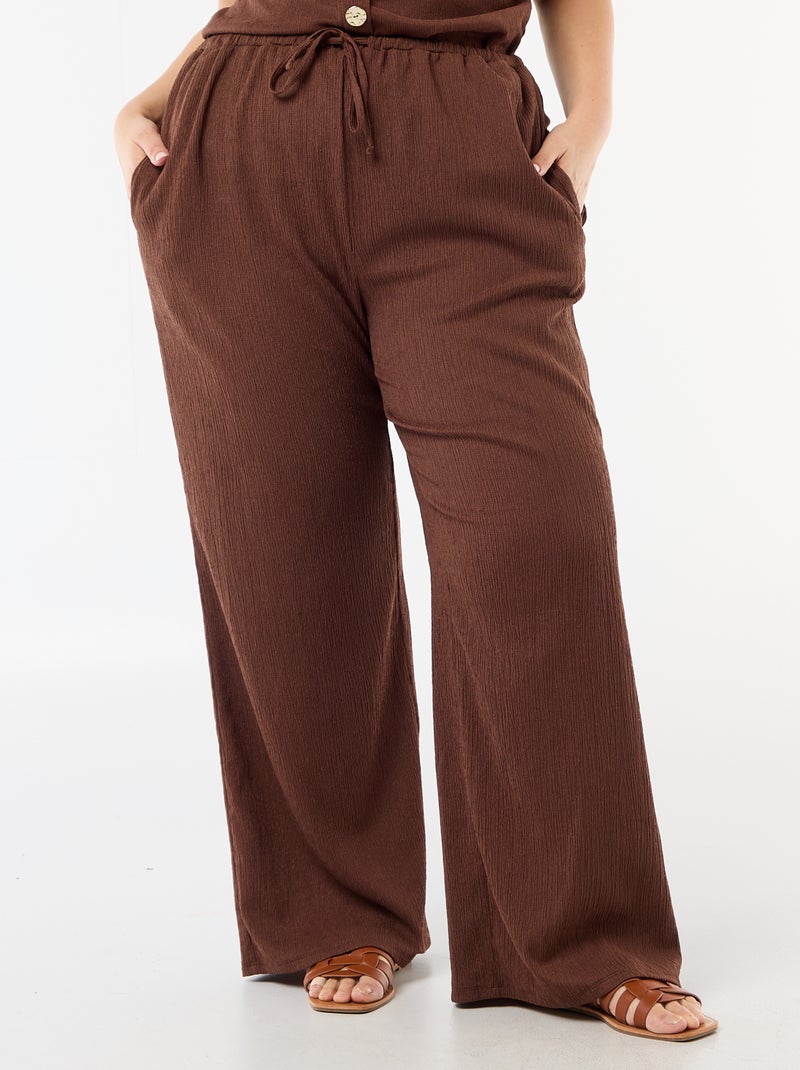 Pantalon large en maille crêpée Marron - Kiabi