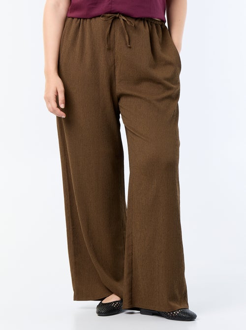 Pantalon large en maille crêpée - Kiabi