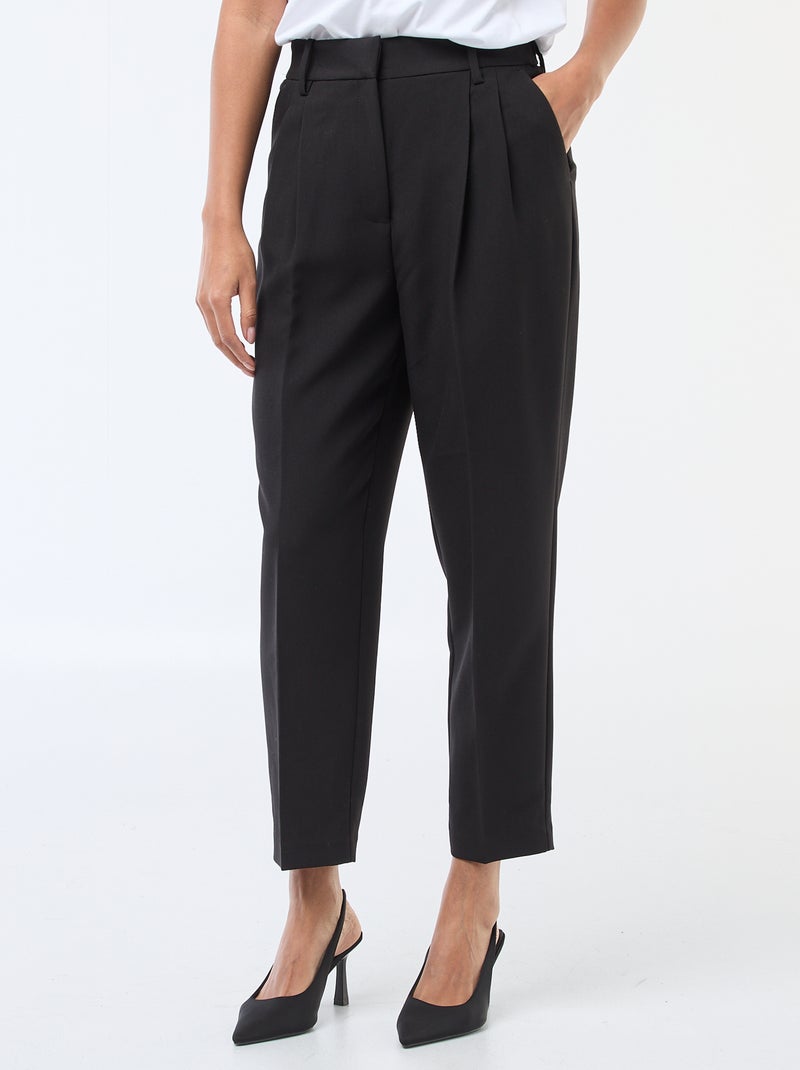Pantalon uni coupe carotte Noir - Kiabi
