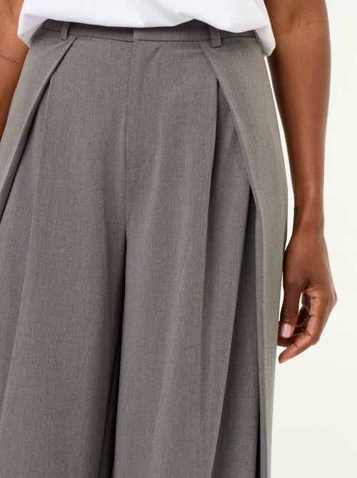 Pantalone ampio a vita alta con pinces - Kiabi Pantalone ampio a vita alta con pinces - Kiabi