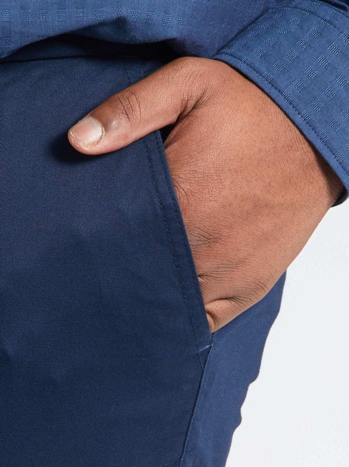Pantalone chino slim in cotone stretch - L30 - Kiabi Pantalone chino slim in cotone stretch - L30 - Kiabi