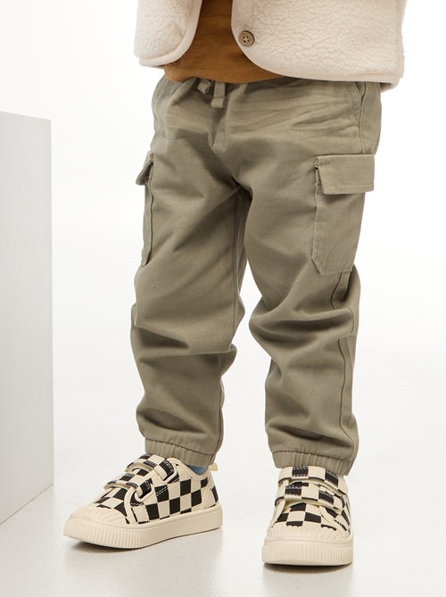 Pantalone jogger in twill con tasche a patta - Kiabi Pantalone jogger in twill con tasche a patta - Kiabi