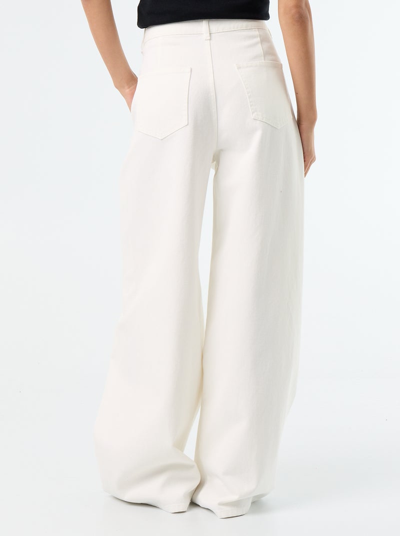 Pantaloni ampi con pinces e bottoni in vita Bianco - Kiabi