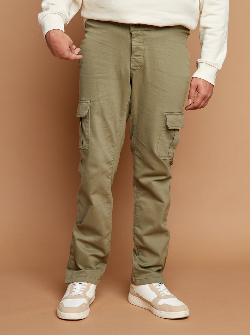 Pantaloni regular con tasche a patta - collezione facile da indossare VERDE - Kiabi