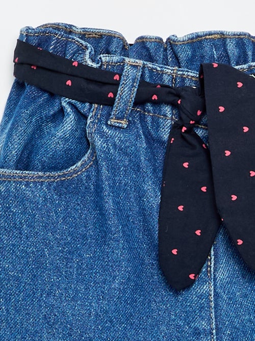 Paperbag-Jeans mit gemustertem Gürtel - Kiabi