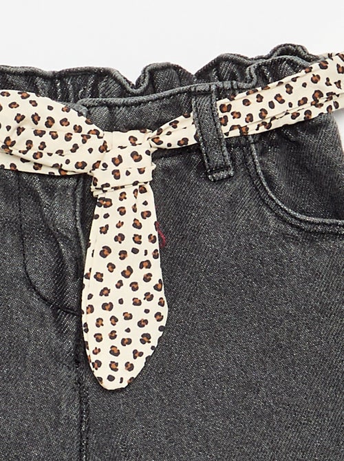 Paperbag-Jeans mit gemustertem Gürtel - Kiabi